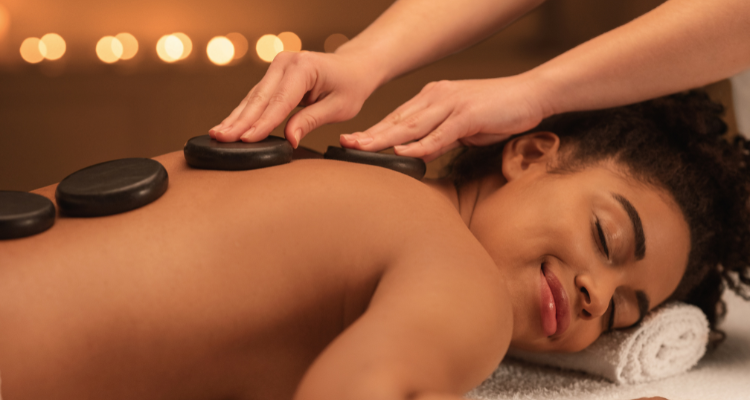 Le massage aux pierres chaudes !